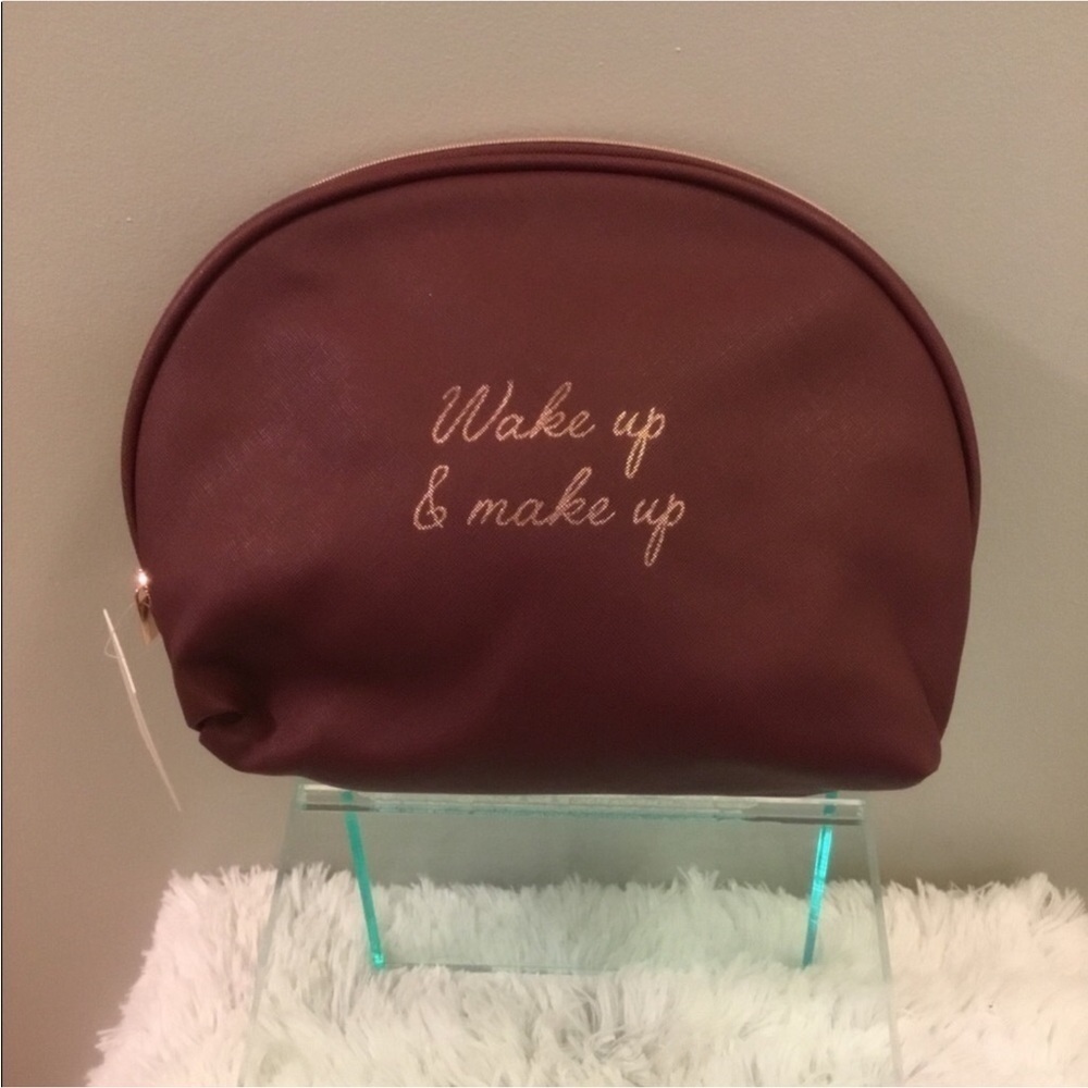 Lauren Conrad Wake Up & Make Up cosmetic bag Woman’s maroon with rose go…